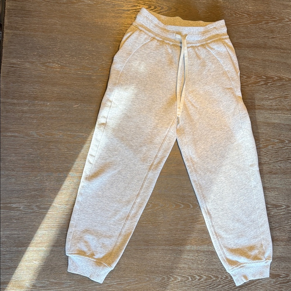 Lululemon Gray Cropped Joggers /Sweatpants